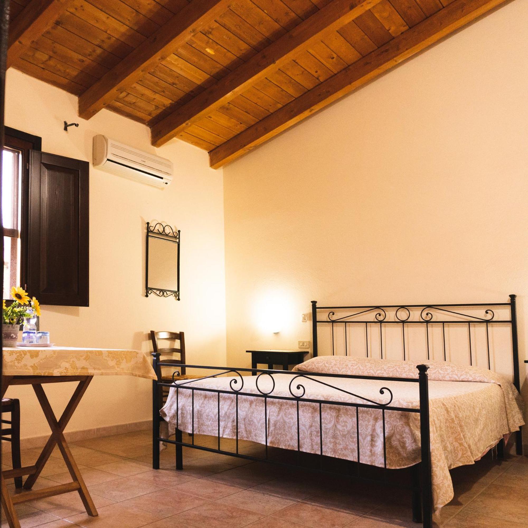 Agriturismo Il Ginepro Fluminimaggiore Exteriör bild